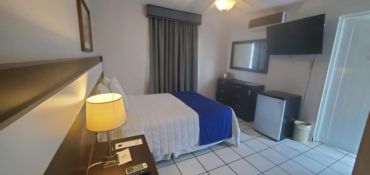 Full Moon Hotel & Restaurant 살리나스 외부 사진